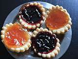 Mini tartelettes à la confiture de cerises noires et mirabelles