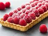 Tarte aux framboises, sa pâte sablée à l'amande et sa crème pâtissière vanillée