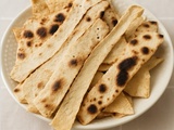 Chips de piadina au surplus de levain cuits à la poêle