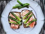 Crostini au saumon, asperges, ricotta