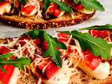 Atelier Bruschetta Tomates Mozzarella Crème de Vinaigre Balsamique et Brins de Roquette