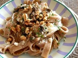 Fettuccine à la farine de châtaigne-sauce champi et éclats de noix