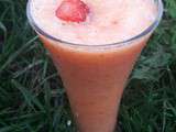 Smoothie fraises-poire-orange parfumé gingembre