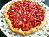 Tarte caramélisée fraises-rhubarbe