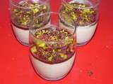 Panna cotta chocolat, pistaches et cranberries