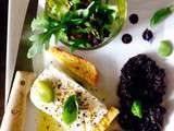 Assiette de fromage de chèvre frais et tapenade noire maison