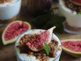 Verrines confit de figues, crumble et yaourt grec