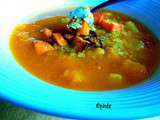 Soupe aux pois avec bouillon de courge