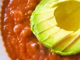 Soupe d'inspiration mexicaine aux haricots rouges et noirs avec patate douce et quinoa