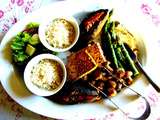 Tofu grillé, asperges, patates douces au four et champignons