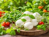 Ces herbes du jardin qui transforment la mozzarella en apéro de rêve