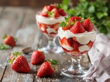 Exquis : j’ai réalisé un dessert fraises printanières express avec seulement 2 ingrédients