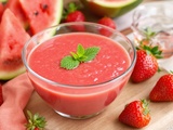 Insolite et frais : le gazpacho pastèque-fraise qui fait sensation