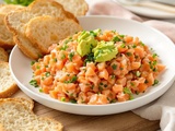 J’ai réinventé mes déjeuners d’été avec ce tartare de saumon frais et irrésistible