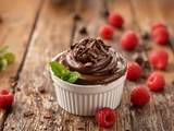 Mousse au chocolat aérienne que tout le monde adore à la maison