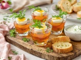 Œufs mollets en gelée de légumes : le retour inattendu d’un apéro rétro