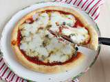 Pizza aux 4 fromages et saucisson, sans gluten