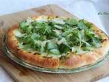 Pizza avec fromage stracchino, pesto et roquette (ma version sans gluten et le tutorial)