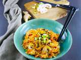 Riz sauté aux crevettes, légumes, ail et gingembre