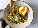 Salade de lentilles, courgettes, œuf mollet et feta