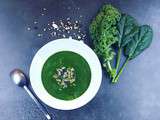 Soupe detox au chou kale et aux épinards frais