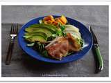 Salade poire, avocat, fromage et jambon croustillant