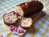 Cake à la noix de coco et aux pralines roses