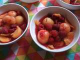 Coupes de framboises et melon