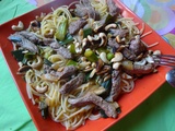 Spaghettis au boeuf, poireaux et noix de cajou