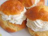 Semlor, les petites brioches à la chantilly suédoises