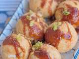 Takoyaki, les petites crêpes  japonaises avec du poulpe à l’intérieur