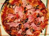 Pizza aux poivrons, champignons et jambon