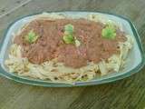 Tagliatelles au thon et à la sauce tomate