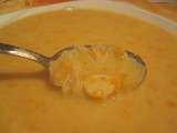 Soupe orange aux crevettes,carottes et surimis