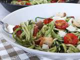 Spaghettis de courgette au pesto et tomates cerises