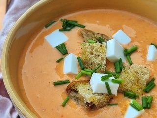 Salmorejo - Soupe froide à la tomate et au pain de la veille (+ des croûtons à la cuisson inédite)