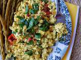 Tofu brouillé à l'ail des ours + recette de sauce verte à l'ail des ours