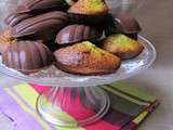 Madeleines pistache en coque de chocolat