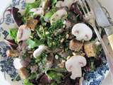 Salade de gésiers aux pignons, champignons & petits croûtons