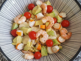 Salade de pâtes aux crevettes et surimi