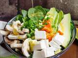 Salade de kale, tomates sechees et avocat a la vinaigrette