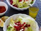 Salade de laitue romaine, grenades et paprika