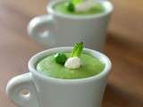 Velouté de petits pois à la menthe fraîche et brousse de brebis