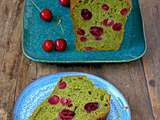 Cake au thé vert matcha et cerises fraiches