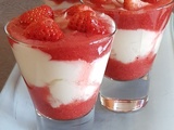 Verrine de mousse au mascarpone à la purée de fraise