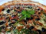 Pizza aux champignons, mozzarella et tomates fraîches