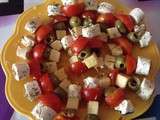 Mini brochettes  tomates cerises et fromages de chèvre aux herbes