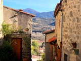 Eus et Villefranche-de-Conflent dans les po... Plus beaux villages de France