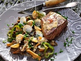 Pavés de boeuf flambés au Calvados, champignons aux coques