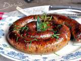 Saucisses de sanglier aux herbes du jardin, pommes de terre Rattes en éventail